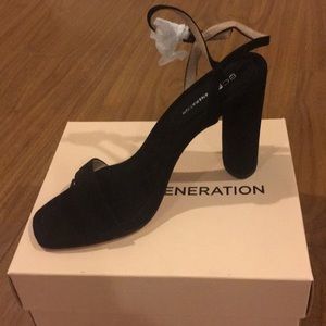 NWB BCBGeneration Ilsie Sandal Block Heels